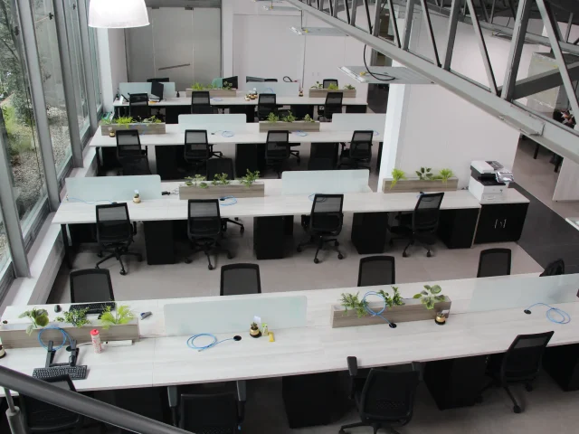 LHH (Edificio Amadeus) — proyecto AMPLEX
