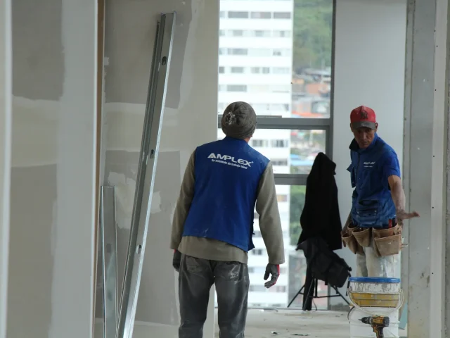 Equipo AMPLEX en obra — proyecto SIC